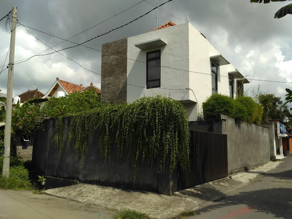 Ayu Seminyak (Bali)